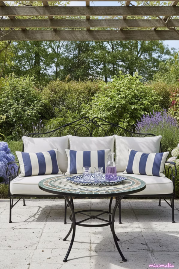outdoor patio ideas stripes